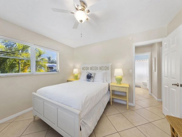 Siesta Key Vacation Home Ten Bedroom Walk to Beach