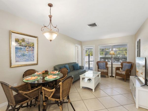 Siesta Key Vacation Home Ten Bedroom Walk to Beach