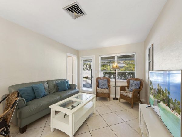 Siesta Key Vacation Home Ten Bedroom Walk to Beach