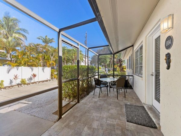 Siesta Key Vacation Home Ten Bedroom Walk to Beach