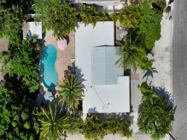 Siesta Key Vacation Home Ten Bedroom Walk to Beach