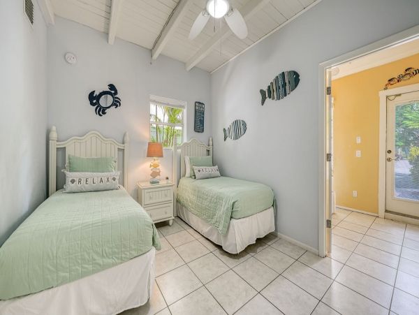 Siesta Key Vacation Home Ten Bedroom Walk to Beach