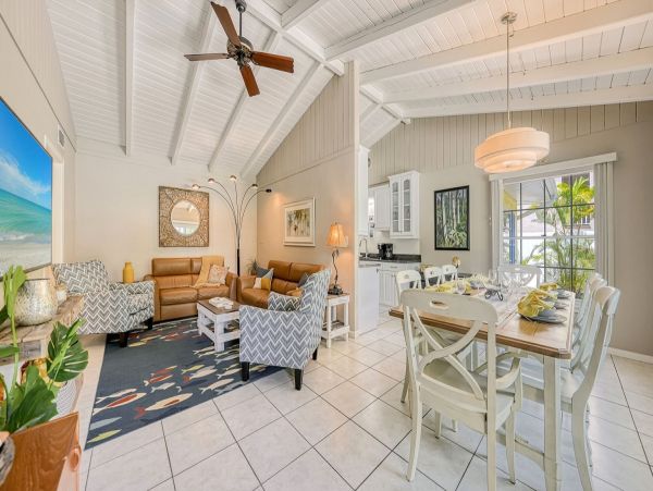 Siesta Key Vacation Home Ten Bedroom Walk to Beach