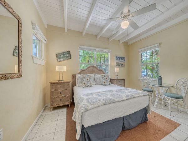 Siesta Key Vacation Home Ten Bedroom Walk to Beach