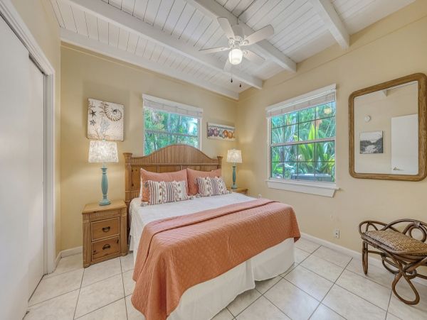 Siesta Key Vacation Home Ten Bedroom Walk to Beach
