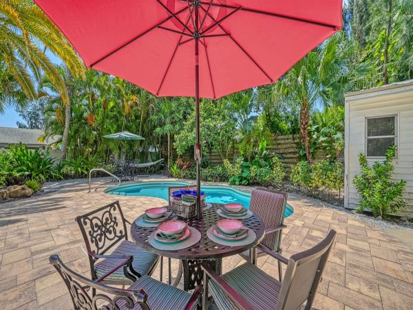 Siesta Key Vacation Home Ten Bedroom Walk to Beach