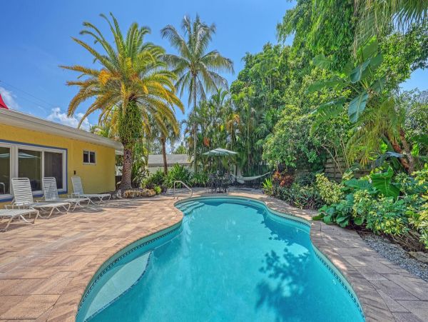 Siesta Key Vacation Home Ten Bedroom Walk to Beach