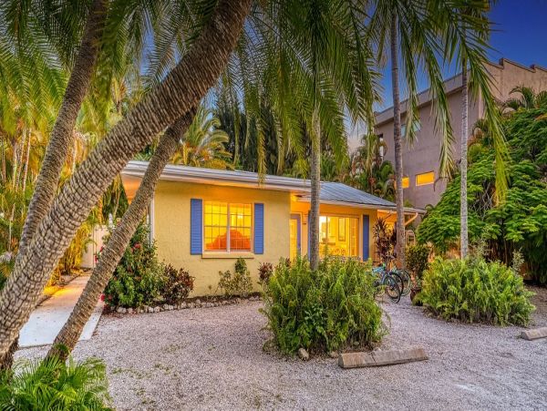 Siesta Key Vacation Home Ten Bedroom Walk to Beach