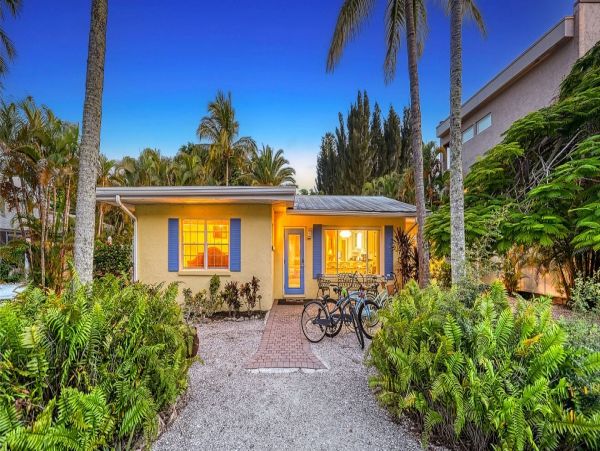 Siesta Key Vacation Home Ten Bedroom Walk to Beach