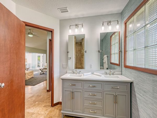 Waterfront Luxury Siesta Key Vacation Home