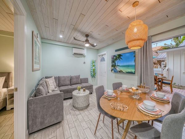 Cozy Siesta Key Luxury Vacation Rental Complex