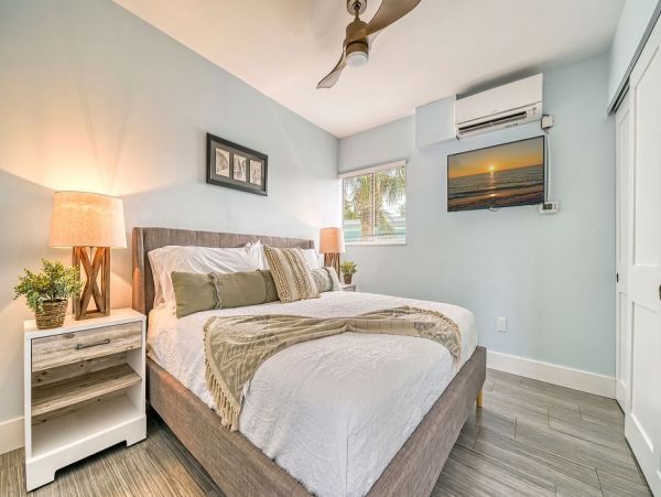 Siesta Key Vacation Rental Three Bedrooms Walk to Beach