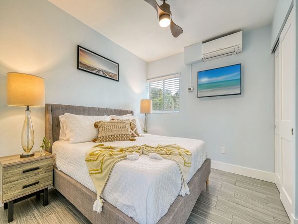 Siesta Key Vacation Rental Three Bedrooms Walk to Beach