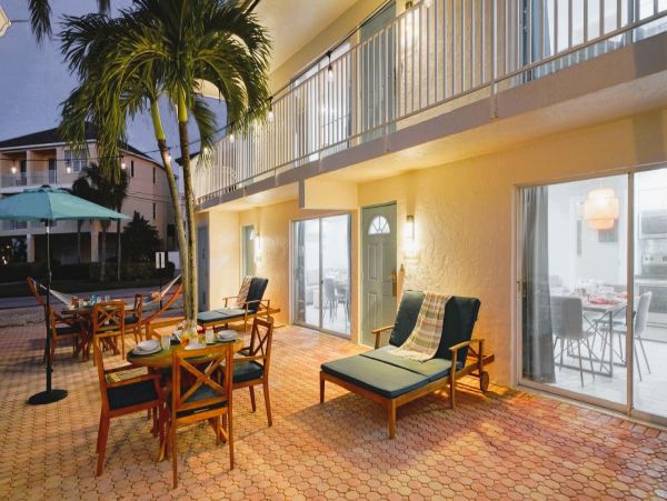 Siesta Key Vacation Condo One Bedroom Walk to Beach