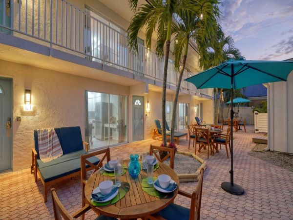Siesta Key Vacation Condo One Bedroom Walk to Beach