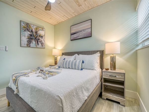 Siesta Key Vacation Condo One Bedroom Walk to Beach