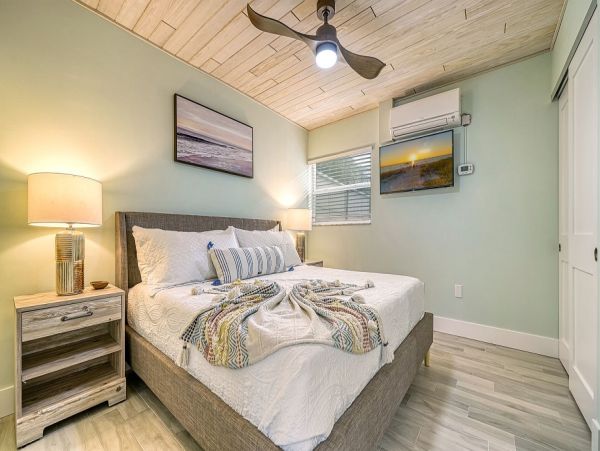 Siesta Key Vacation Condo One Bedroom Walk to Beach