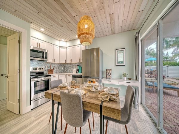 Siesta Key Vacation Condo One Bedroom Walk to Beach