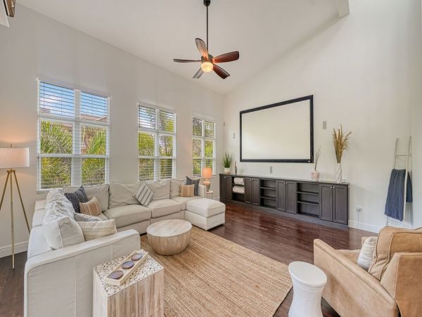 Siesta Key Luxury Vacation Home with Pool, Spa & Private Beach Access