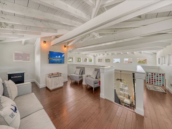 Siesta Key Luxury Vacation Home with Pool, Spa & Private Beach Access