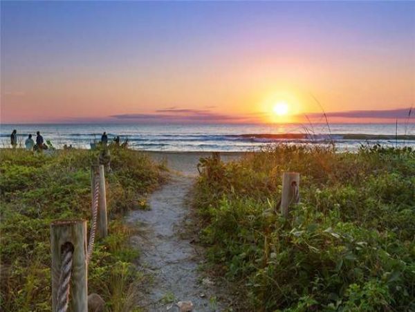 Siesta Key Luxury Vacation Home with Pool, Spa & Private Beach Access
