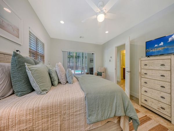 Siesta Key Luxury Vacation Home with Pool, Spa & Private Beach Access