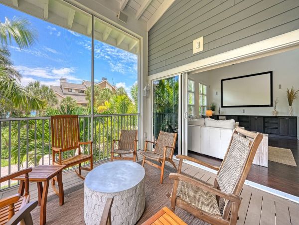 Siesta Key Luxury Vacation Home with Pool, Spa & Private Beach Access