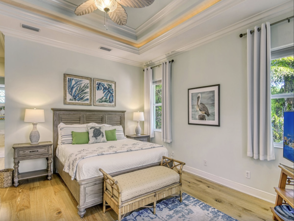 Luxury Waterfront Retreat Walk to Siesta Key Beach