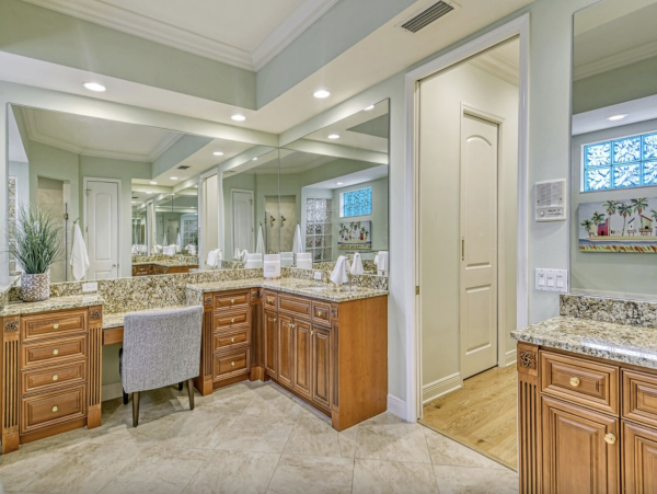 Luxury Waterfront Retreat Walk to Siesta Key Beach