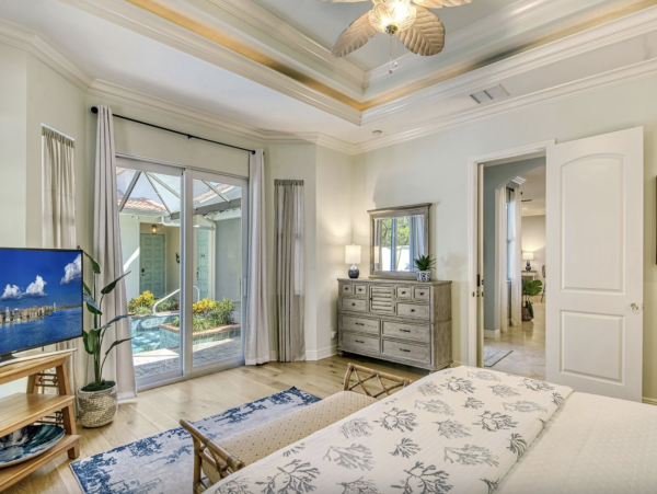 Luxury Waterfront Retreat Walk to Siesta Key Beach