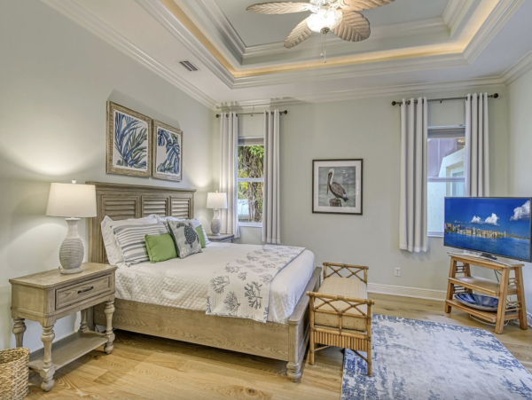 Luxury Waterfront Retreat Walk to Siesta Key Beach