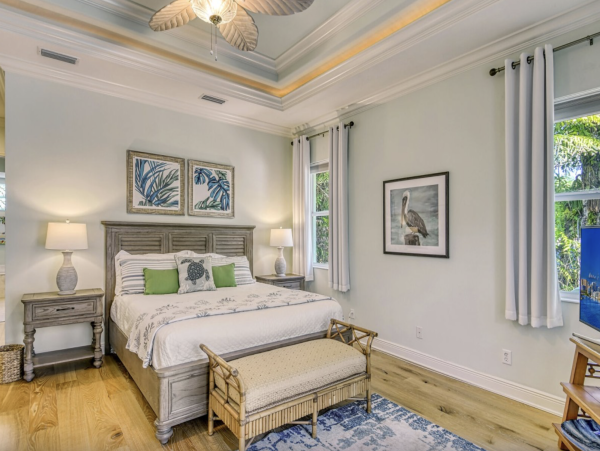 Luxury Waterfront Retreat Walk to Siesta Key Beach