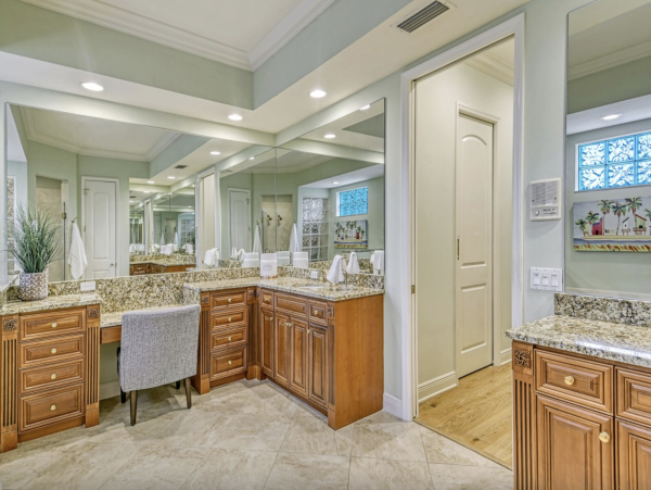 Luxury Waterfront Retreat Walk to Siesta Key Beach