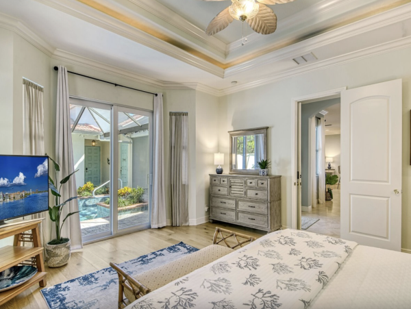 Luxury Waterfront Retreat Walk to Siesta Key Beach