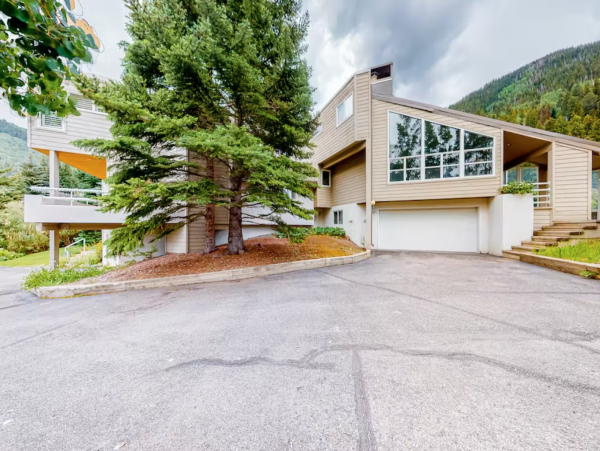 Mountain View home with one min walk to East Vail Shuttle