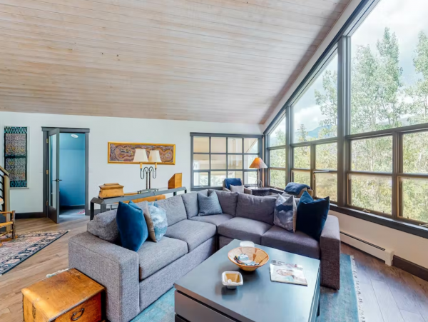 Mountain View home with one min walk to East Vail Shuttle
