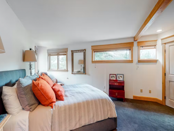 Mountain View home with one min walk to East Vail Shuttle