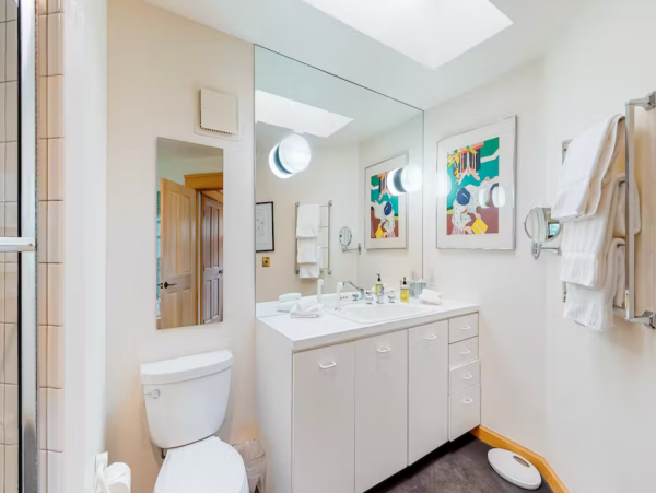 Mountain View home with one min walk to East Vail Shuttle