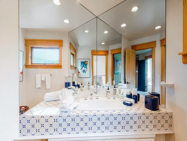 Mountain View home with one min walk to East Vail Shuttle