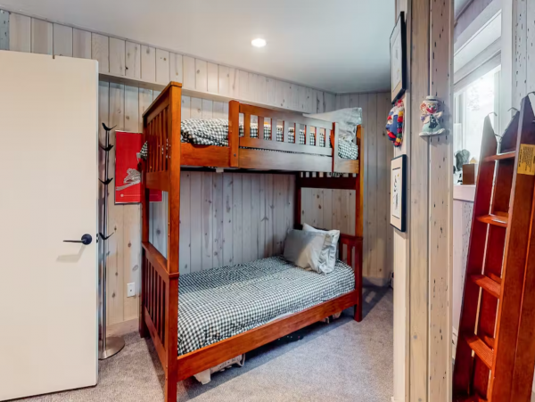Mountain View home with one min walk to East Vail Shuttle