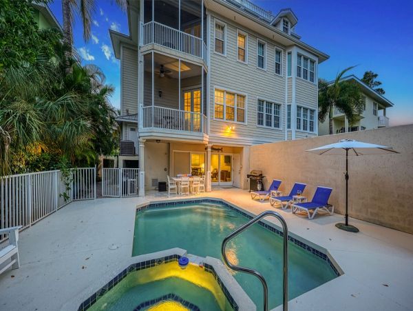 Canalfront Three Bedroom Vacation Home in Siesta Key