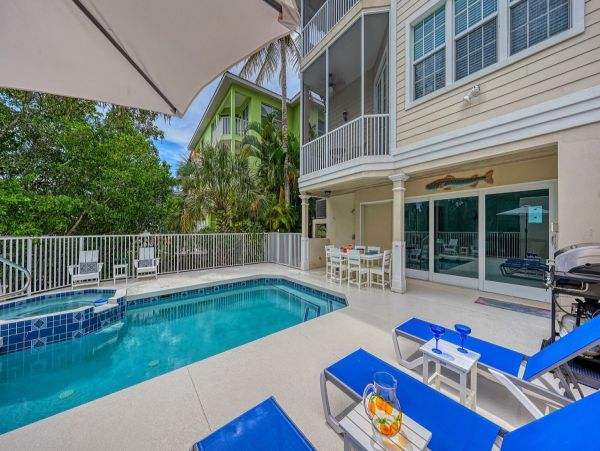 Canalfront Three Bedroom Vacation Home in Siesta Key