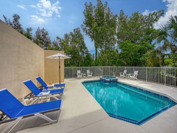 Canalfront Three Bedroom Vacation Home in Siesta Key