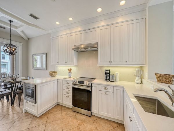 Canalfront Three Bedroom Vacation Home in Siesta Key
