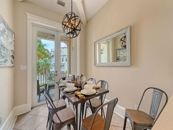 Canalfront Three Bedroom Vacation Home in Siesta Key