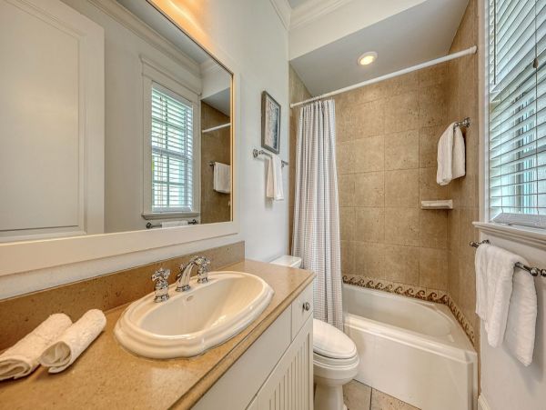 Canalfront Three Bedroom Vacation Home in Siesta Key