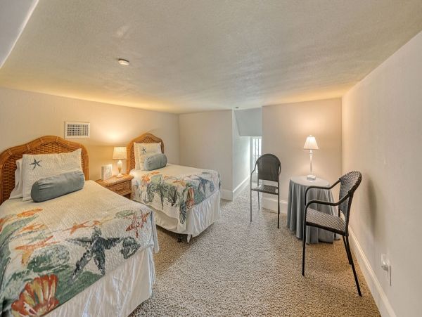 Canalfront Three Bedroom Vacation Home in Siesta Key