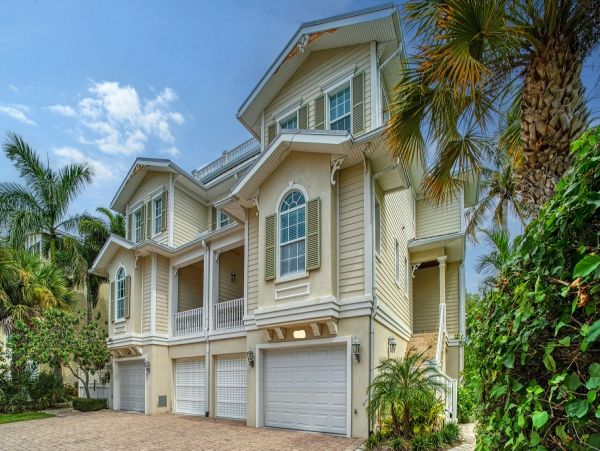Canalfront Three Bedroom Vacation Home in Siesta Key