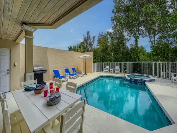 Canalfront Three Bedroom Vacation Home in Siesta Key