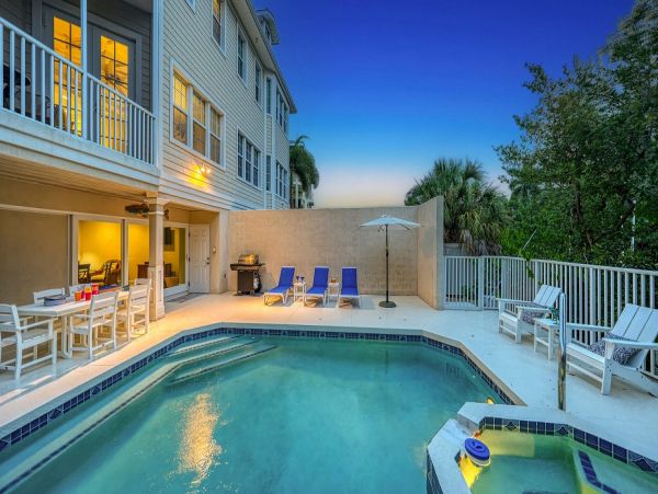 Canalfront Three Bedroom Vacation Home in Siesta Key